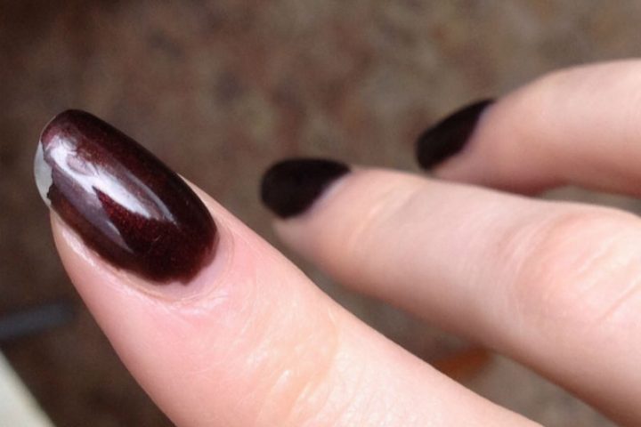 8 причин почему на ногтях не держится гель-лак